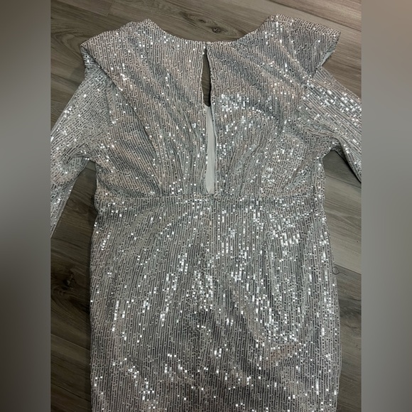 Silver dress - Picture 4 of 7